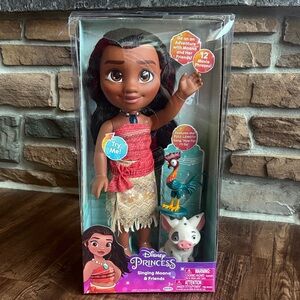 Disney Princess Moana Singing Doll with Friends! New in Box